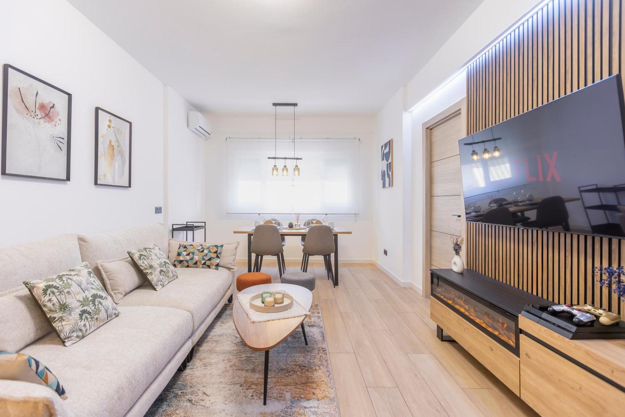 Fully Renovated Apartment In The Heart Of Fuengirola, 2 Min Walk To The Beach Exteriör bild